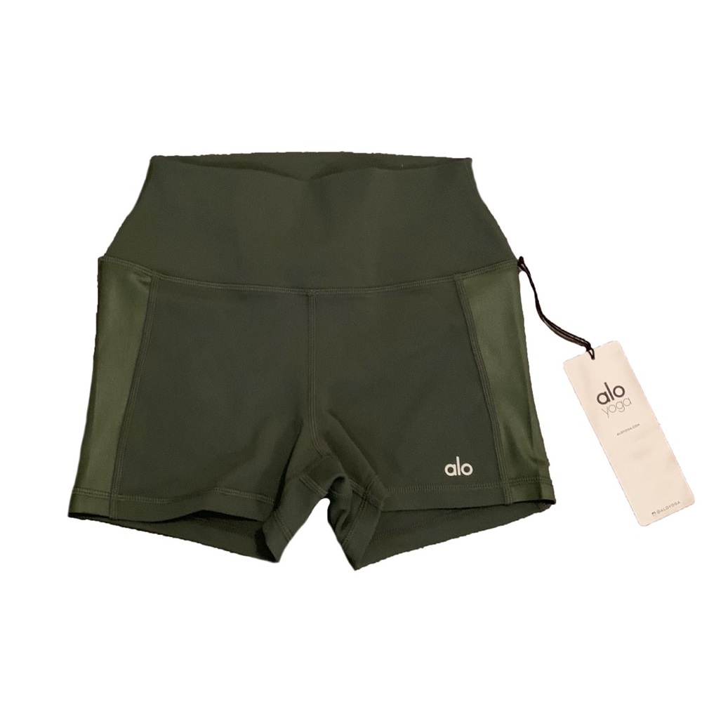 ALO YOGA ELEVATE SHORT
